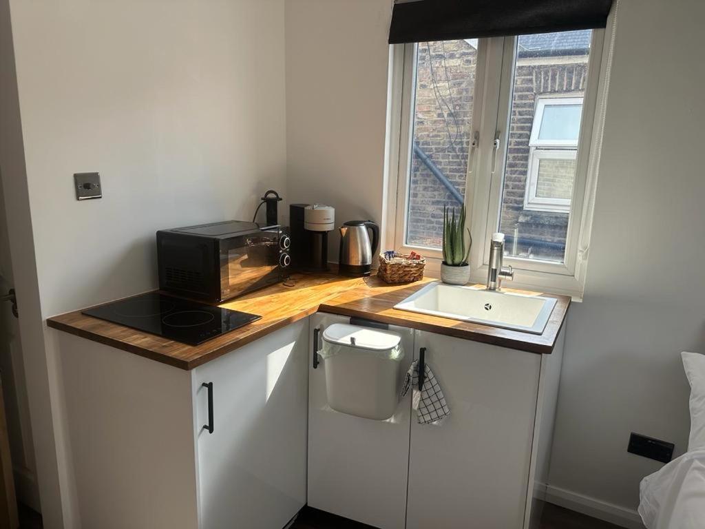 Studio In The Heart Of Лондон Экстерьер фото